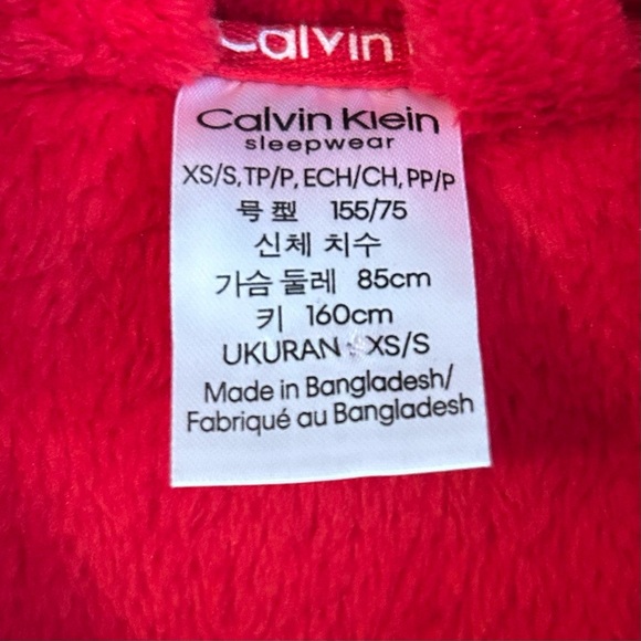 NWT, Calvin Klein Women’s Belted Plush Bath Robe With Pockets in Red, Size XS/S - Picture 3 of 10